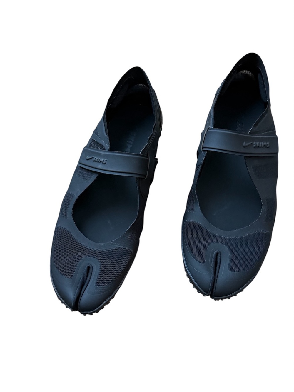 NikeSKIMS Rift Mesh split toe shoe - Picture 7 of 8